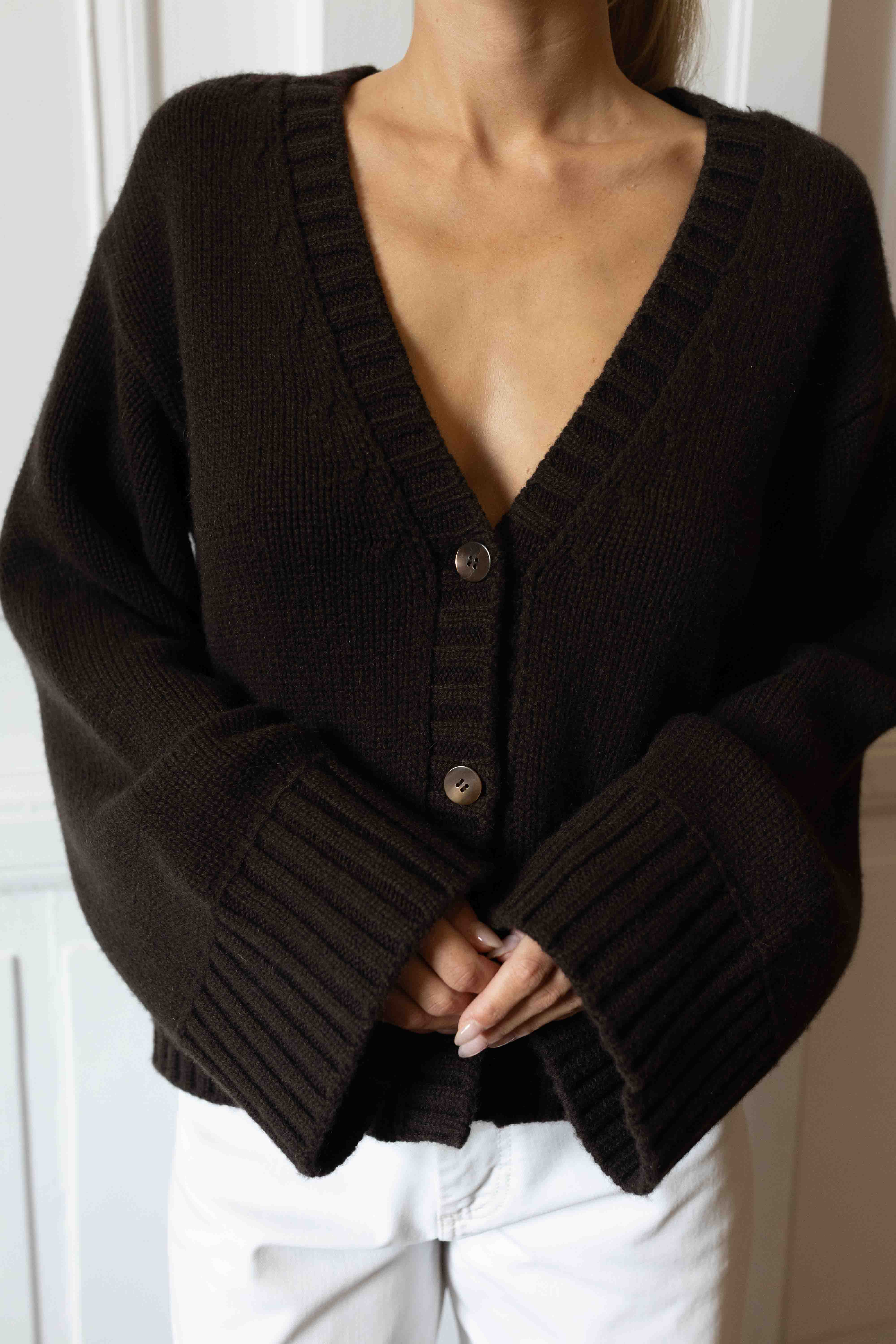 Isabelle Cardigan - dark chocolate – Produktbild 3